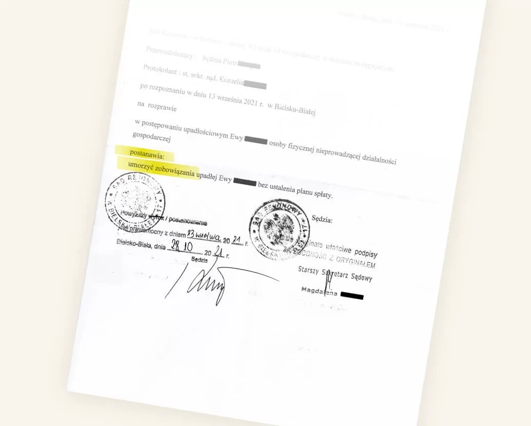 Zanonimizowany dokument sądowy z zaznaczonym postanowieniem o umorzeniu zobowiązań